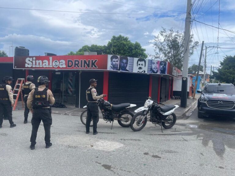 Autoridades allanan el "Drink Sinaloa" en Baní
