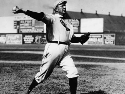BRV: Cy Young y Babe Ruth lideran rotación de Boston