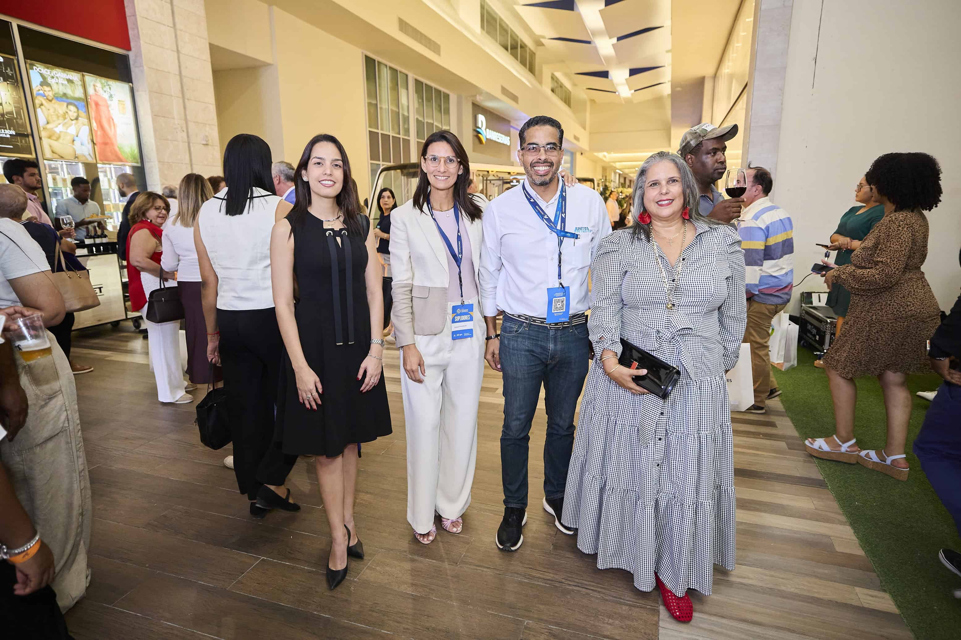 Laura Espinal, Yhammina Dickson, Hugo Cruz y Rosangel Rodríguez