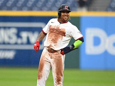 Cleveland coquetea con una remontada épica con Ramírez al timón