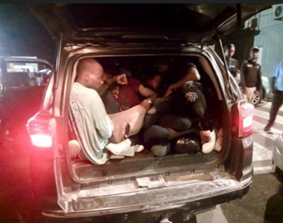 Detienen yipeta con 18 haitianos en condición migratoria irregular; conductor es dominicano