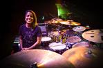 Helen de la Rosa: la baterista dominicana que rompe barreras