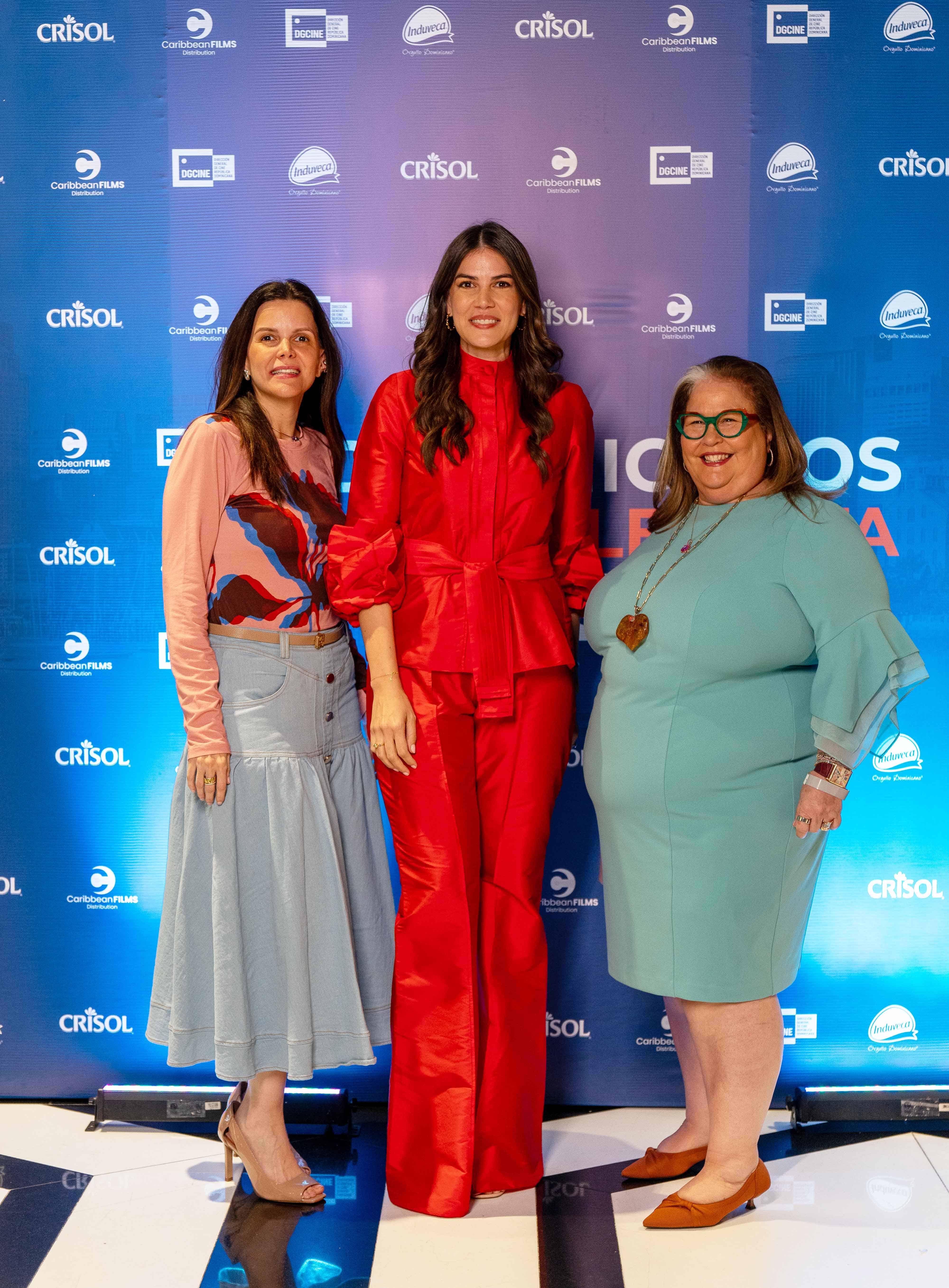 Madeline Cruz, Marianne Cruz y Lil Esteva.