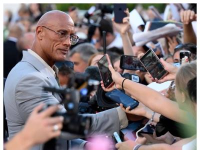 Dwayne Johnson, La Roca, llora tras ovación de 15 minutos