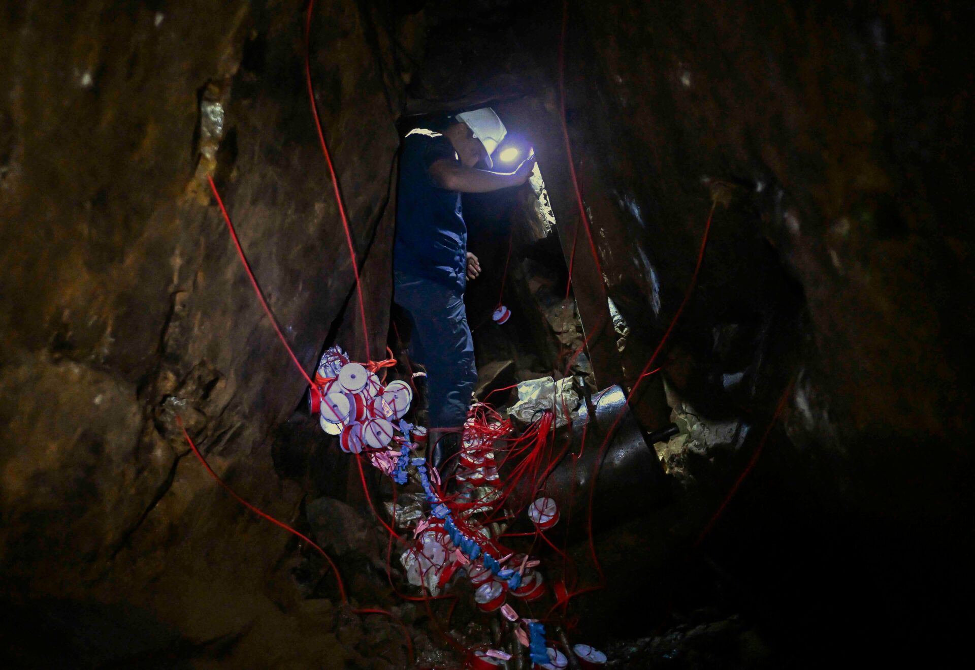 El oro se dispara y la minería ilegal ya compite con el narco en ganancias