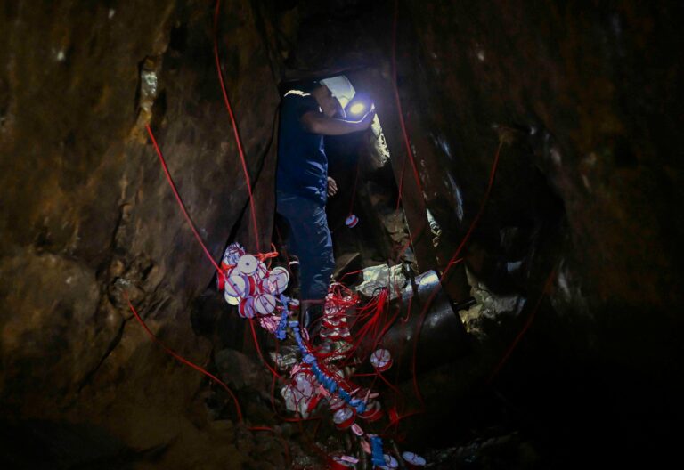 El oro se dispara y la minería ilegal ya compite con el narco en ganancias