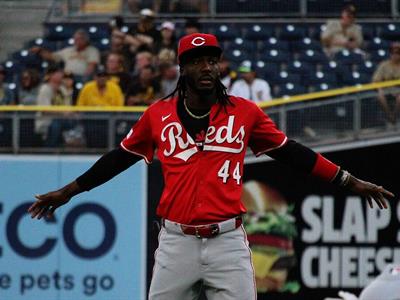 Elly de la Cruz se sacude del slump de bateo