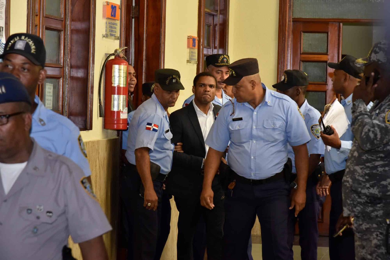Exembajador condenado por violar hijastra saldrá de la cárcel para trabajar como profesor en el CARD