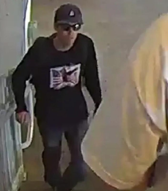 FBI publica dos fotos del sospechoso de asesinar a Charlie Kirk