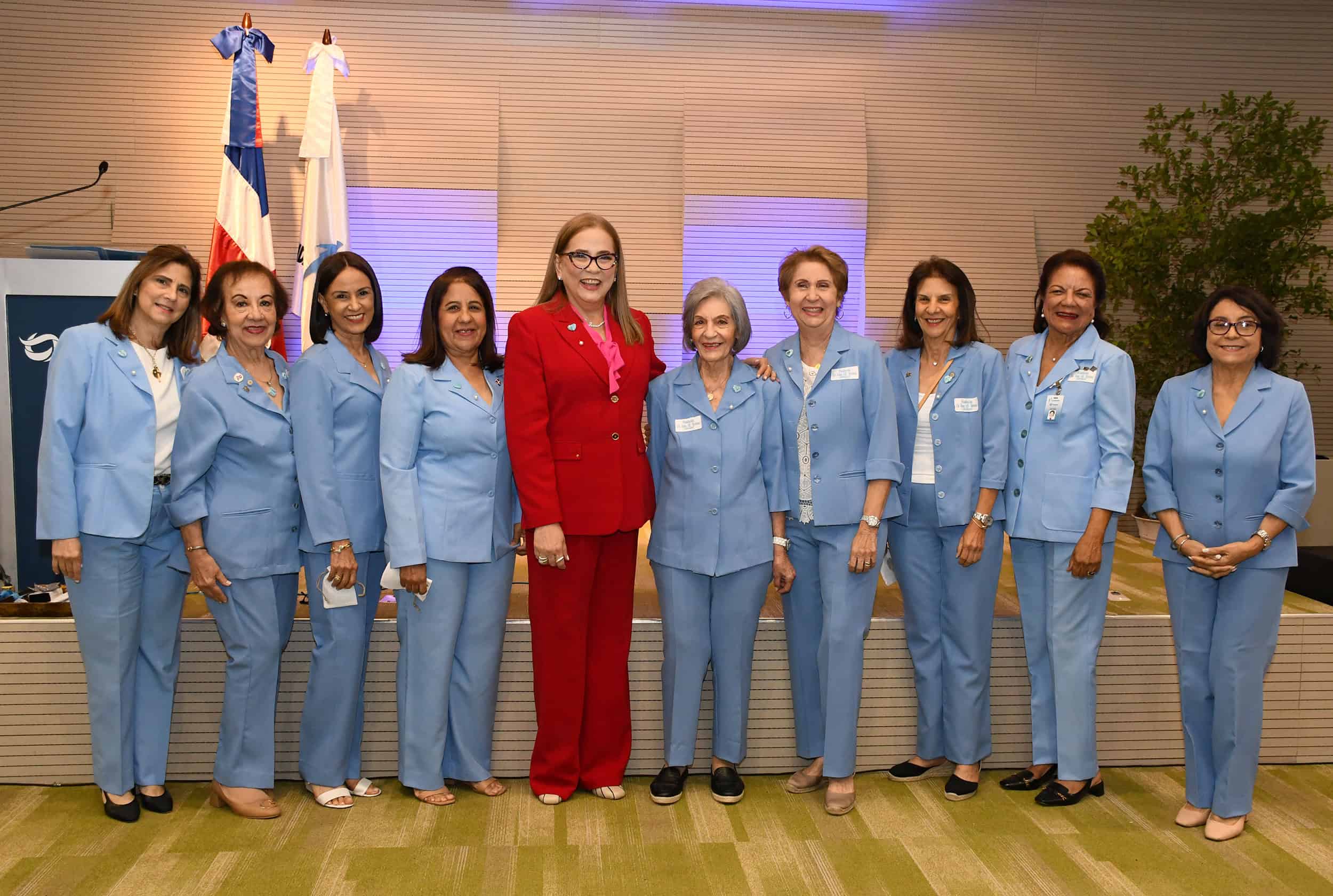 Entrega de eeconocimientos  Voluntarias destacadas de la fundación.
