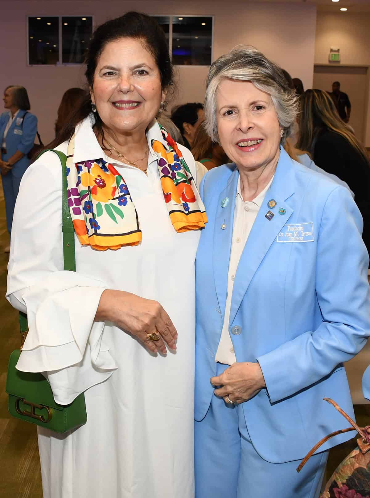 Sonia Villanueva de Brouwer y Amelia Barrera.
