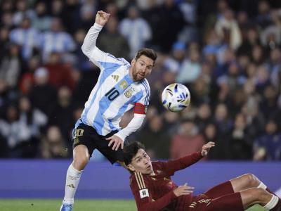 Fútbol: Messi le cumple y Argentina golea a Venezuela
