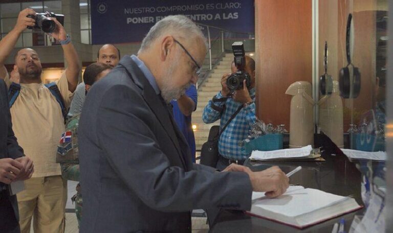 Gobierno no precisa si informe depositado en PGR coincide con denuncias periodísticas sobre SeNaSa