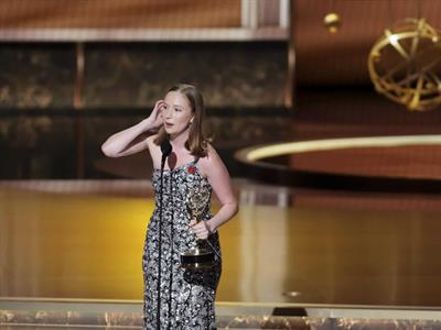 Hannah Einbinder en los Emmy, ¡A la mierda el ICE y Palestina libre!