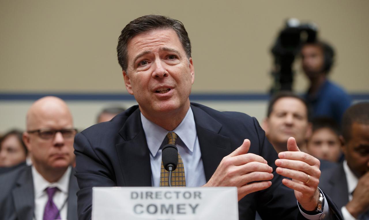 James Comey, exdirector del FBI, es acusado de declaración falsa y obstrucción de la ley