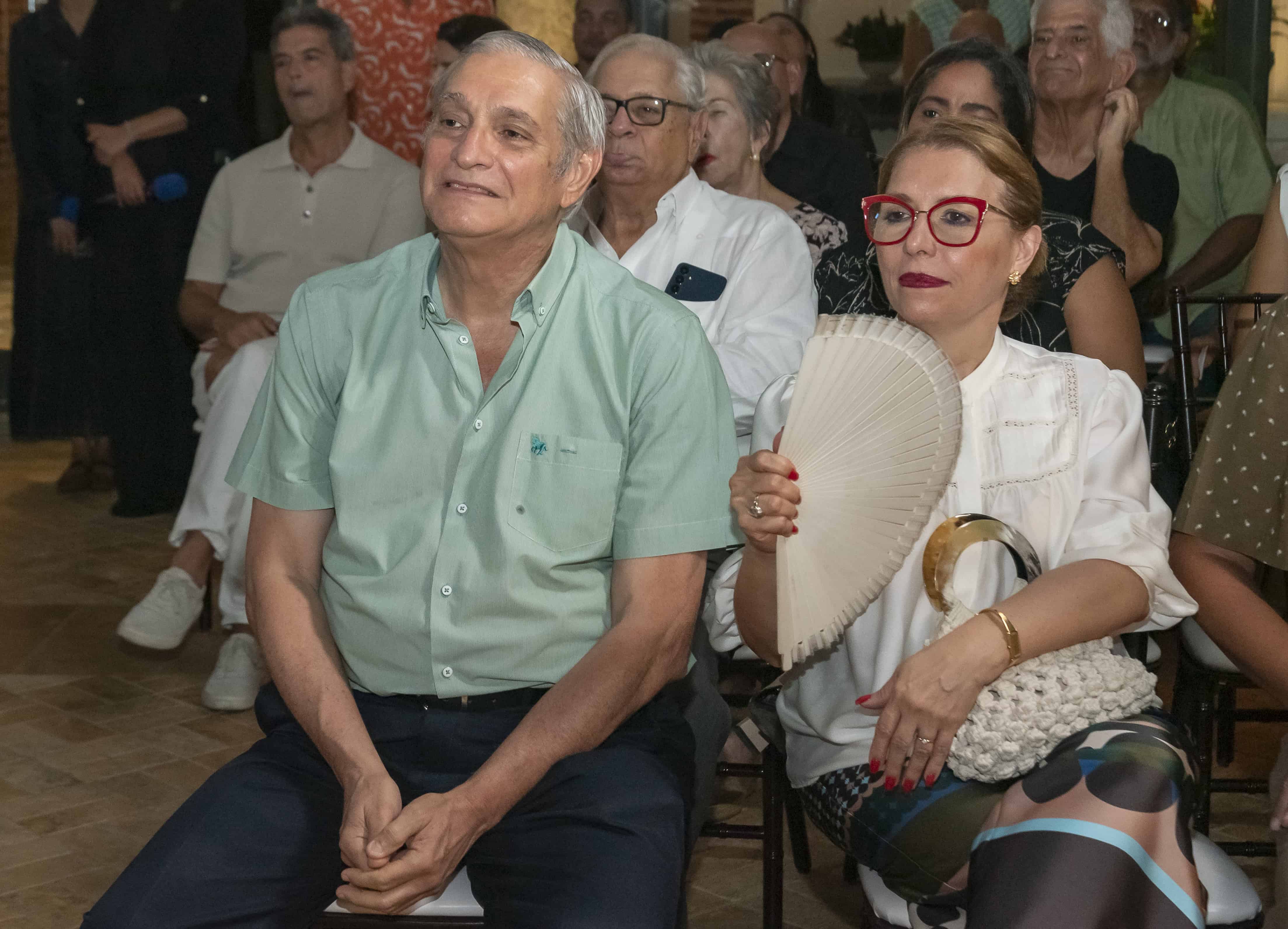 El compositor y director sinfónico Héctor Martínez Cabruja y su esposa, Giselle Haché.