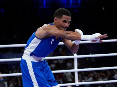 Júnior Alcántara inicia con victoria en Campeonato Mundial de Boxeo