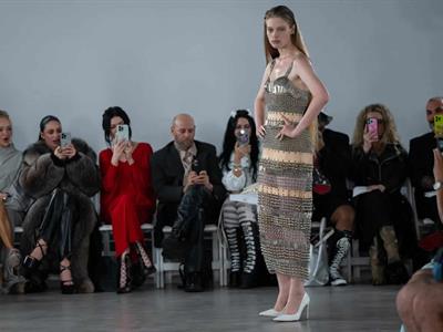 La hija trans de Elon Musk debuta como modelo
