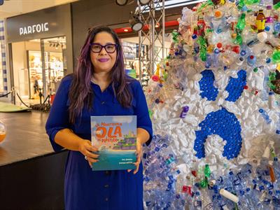 "La monstruosa ola de plástico", nuevo libro de Yina Guerrero