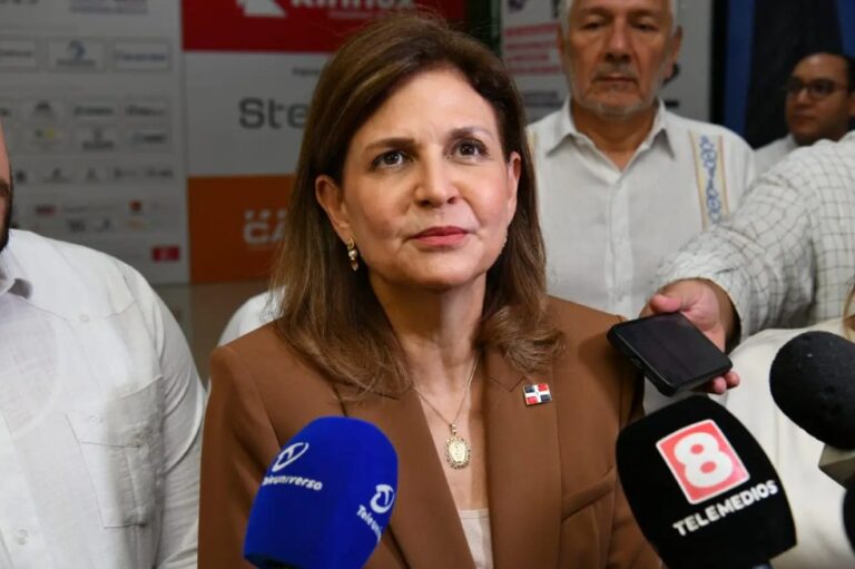 La vicepresidenta Raquel Peña anuncia que se ejecutará la carretera del Ámbar