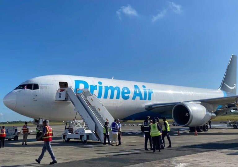 Llega avión de Amazon a la República Dominicana