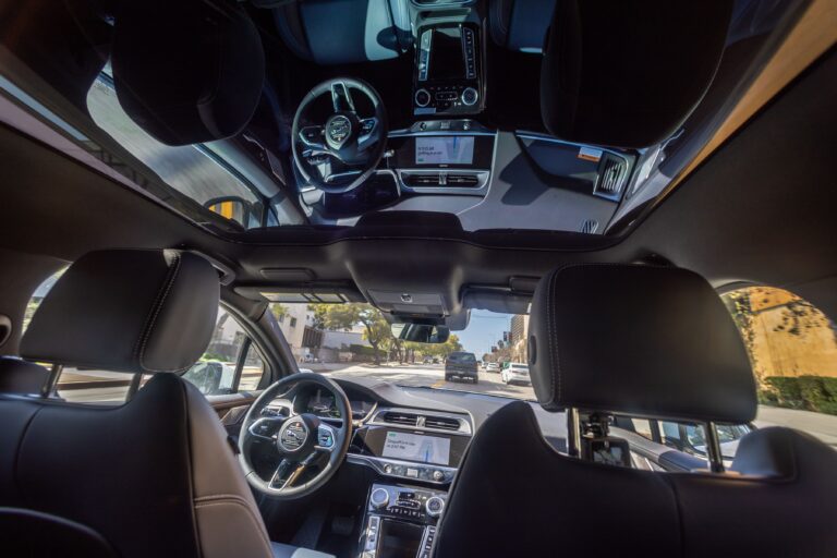 Los robotaxis autónomos chinos llegan a Europa