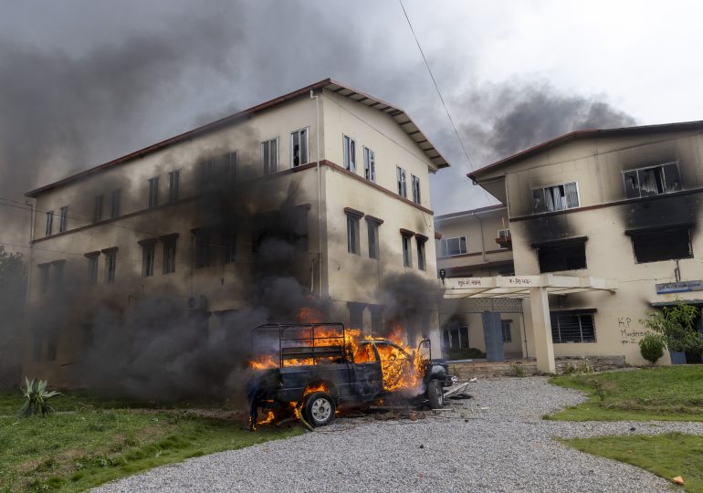Manifestantes de la 'Generación Z' incendian la residencia del primer ministro de Nepal