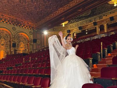 Miss Mundo Dominicana desfila vestida de novia en el NYFW
