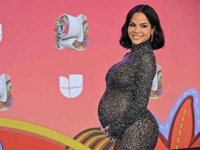Natti Natasha tendrá ¡una niña! y lo anuncia en Premios Juventud