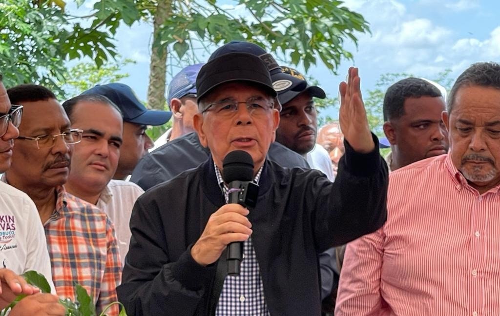 “No estás detrás de las rejas de una prisión, pero sí, de las rejas de la sociedad”: Danilo a Maxy