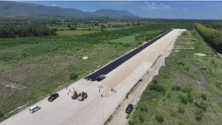 Nuevo aeropuerto doméstico de San Juan entra en fase de asfaltado de su pista de aterrizaje