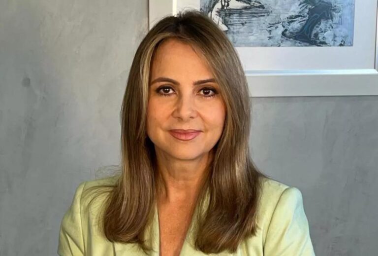 Nuria Piera entrega a la Pepca programas sobre el caso de corrupción en SeNaSa