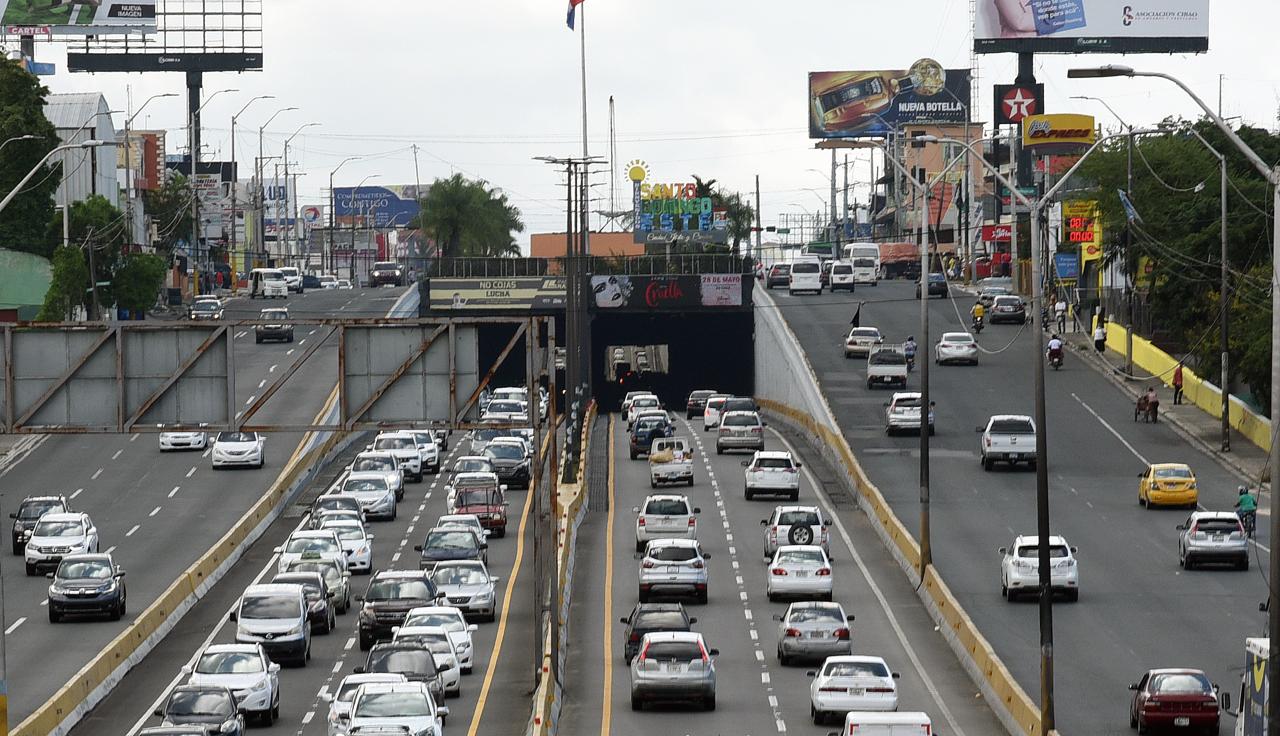 Obras públicas cierra el túnel Las Américas por efecto de vaguada