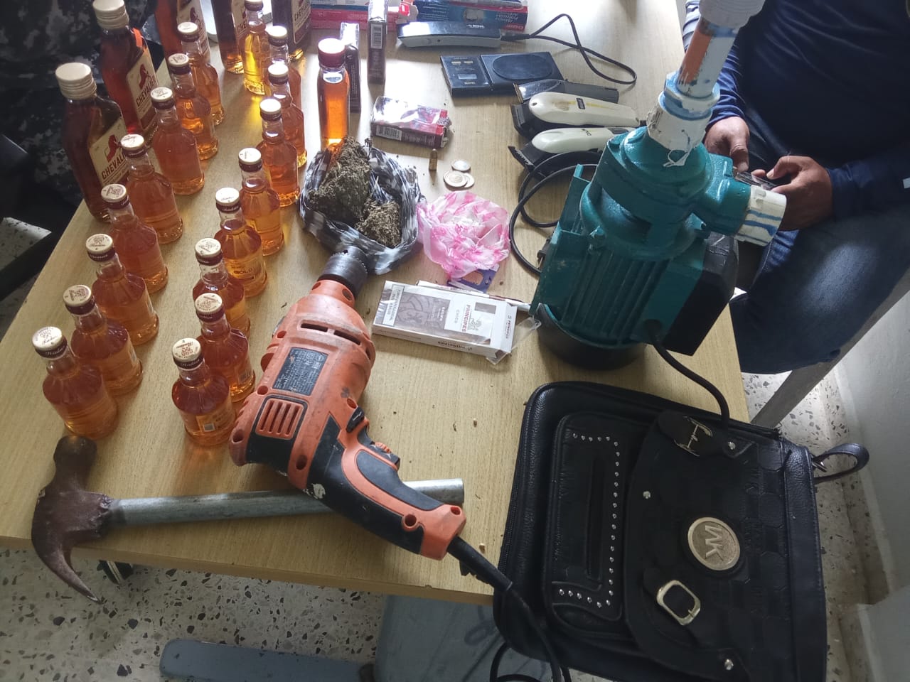Ocupan cocaína, marihuana y otras drogas en operativo en punto de venta de “El Capitaleño”
