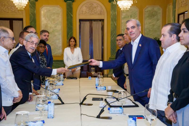 Propuestas de regularización a mano de obra extranjera están en informe final del diálogo sobre crisis haitiana