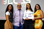 Estudiante recibe beca de 150 mil pesos para estudios en Multimedia del ITLA