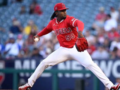 Resumen: Soriano y Alcántara lanzan primores; Devers llega a 28 HR
