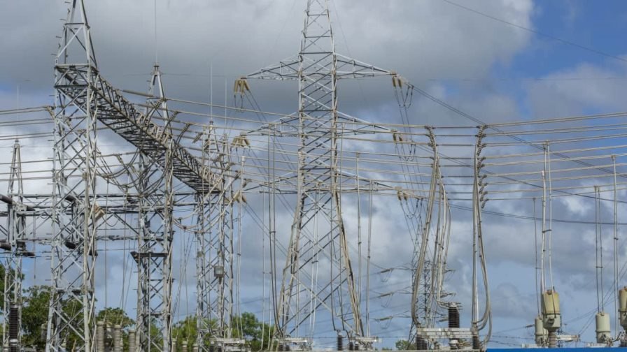 Salida de plantas de AES provoca déficit en distribuidoras de electricidad