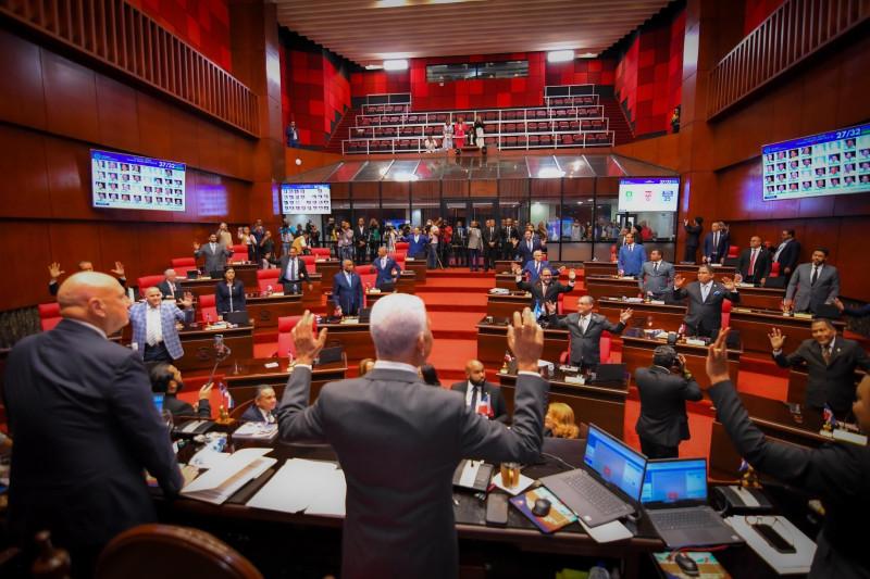 Senadores aprueban de urgencia permitir al Gobierno acceder a RD$ 10,627 millones más en préstamos