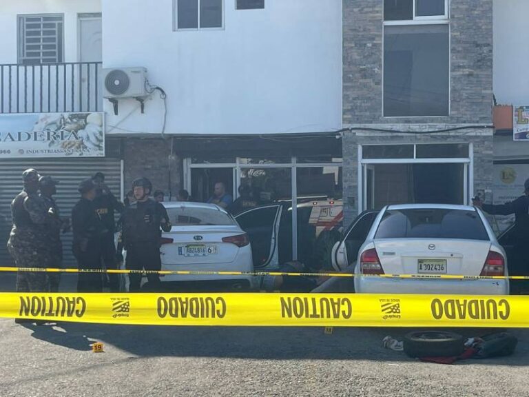 Suspenden a policías involucrados en muerte de cinco hombres en Santiago