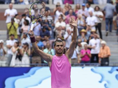 Tenis: Alcaraz vence a Djokovic y logra segunda final del US Open