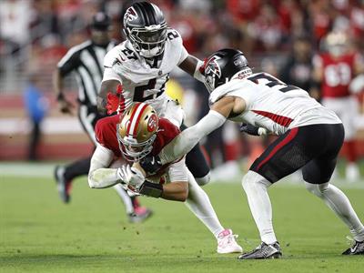 49ers: McCaffrey los guía sobre los Falcons