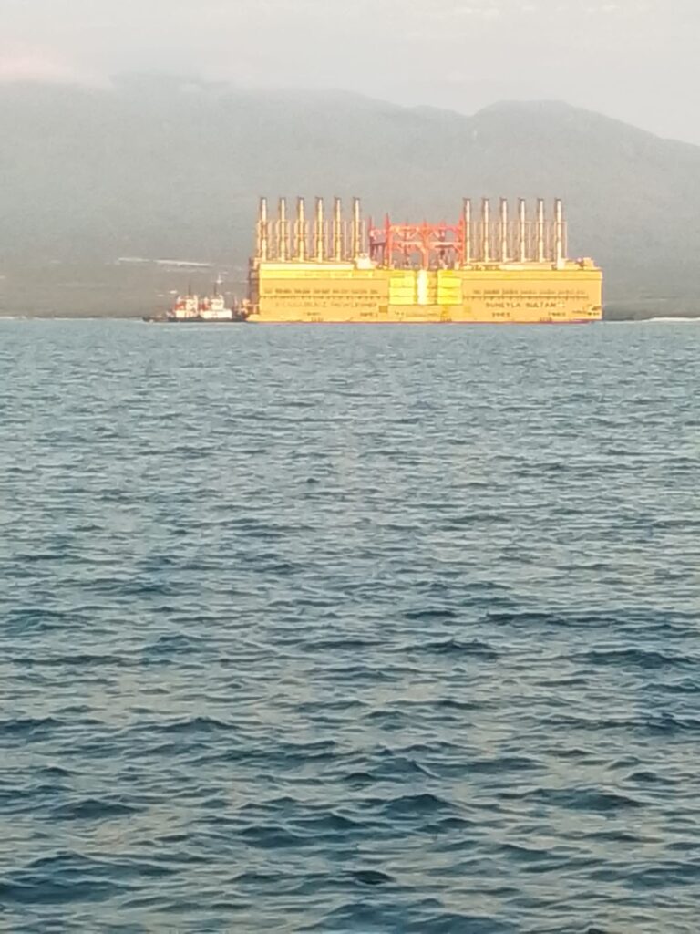 La cuarta barcaza de Karpowership habría llegado a Azua en medio de cuestionamientos ambientales y contractuales