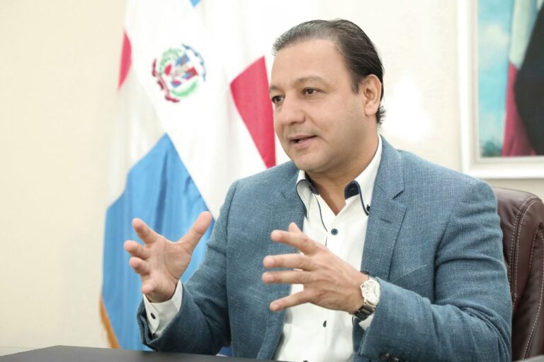 Abel Martínez: “Un gobierno no debe medir la economía por porcentajes, sino por cómo vive su gente”