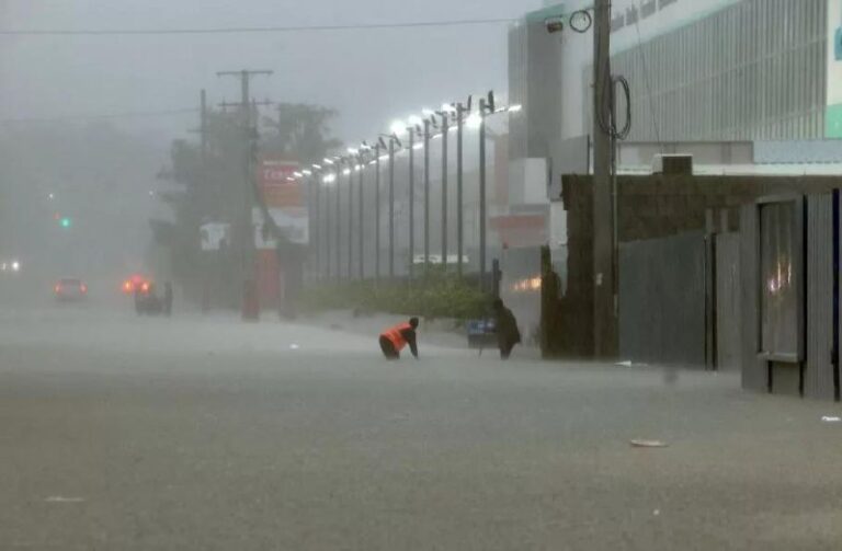 Abinader no descarta declarar estado de emergencia ante daños provocados por tormenta Melissa