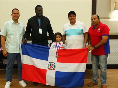 Ajedrez: Esther Ramírez de 8 años gana oro y plata