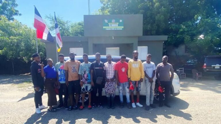 Al menos 21 indocumentados haitianos fueron dentro detenidos a bordo de varios vehículos en Dajabón