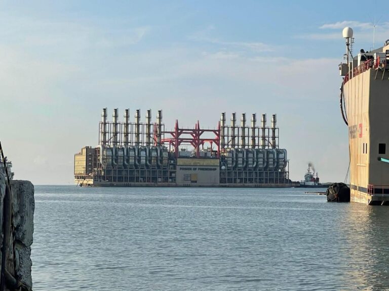 Consejo unificado de las EDE explica cambio de barcaza eléctrica a Azua