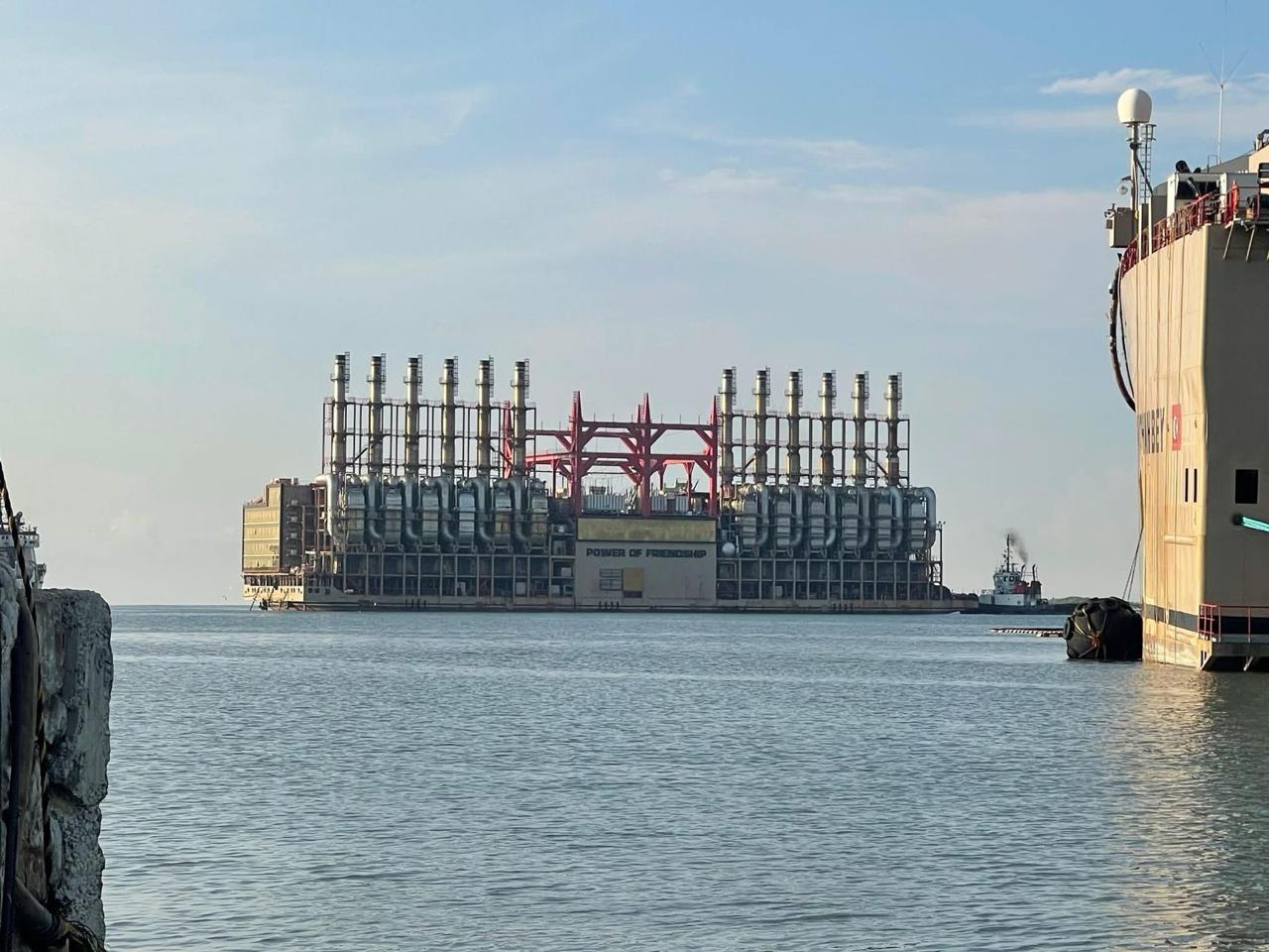 Consejo unificado de las EDE explica cambio de barcaza eléctrica a Azua