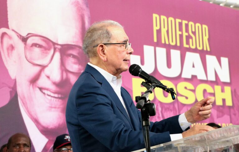 Danilo dice a Abinader que endeudamiento del país se disparó por “malgasto del Gobierno”